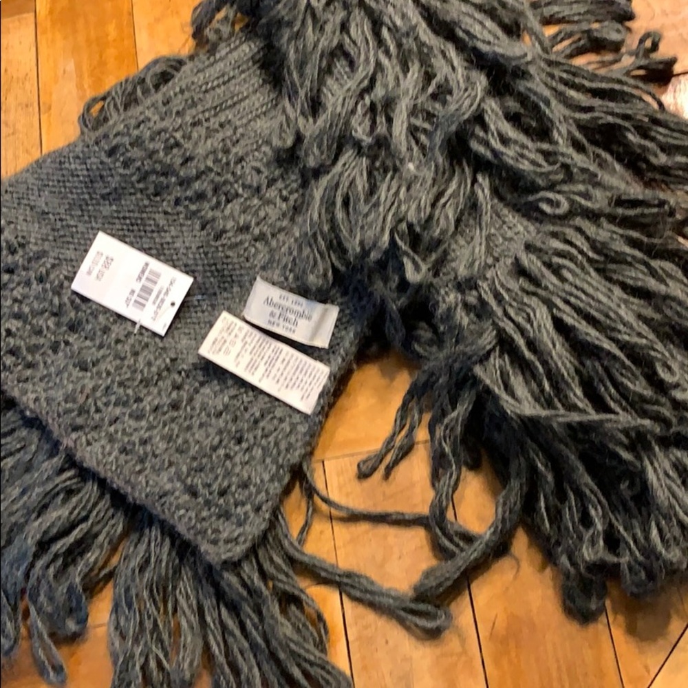 NWT Women’s A&F Fringed Scarf